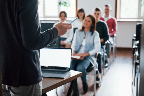 دان آکادمی | تحصیل در ایتالیا